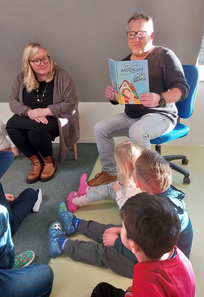 Das aktuelle Bild hat keinen Alternativtext. Der Dateiname ist: Vorlesetag-Debstedt-scaled.jpg