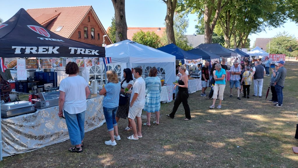 Das aktuelle Bild hat keinen Alternativtext. Der Dateiname ist: Thai-Fest-scaled.jpg